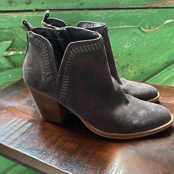 DV Dolce Vita Grey Suede Zip Up Sides Slip On Heeled Booties - Picture 1 of 7